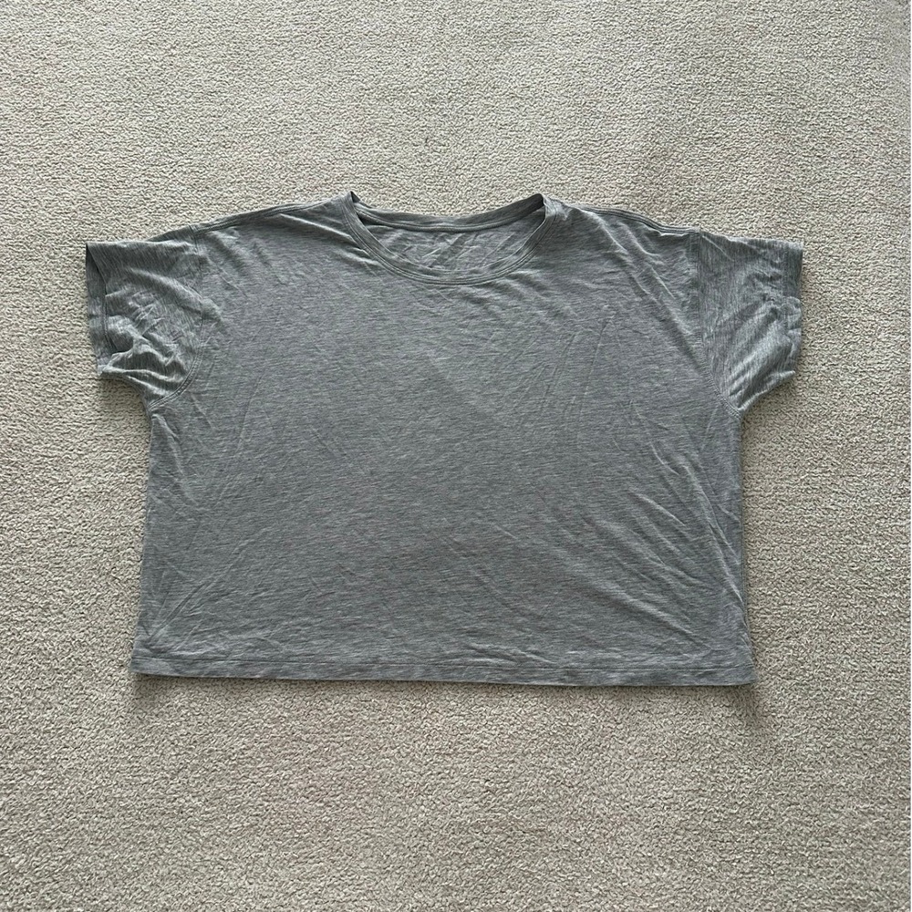 lululemon Cates Tee size 8 in heathered grey